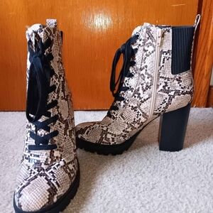 Steve Madden Black and Cream Snakeskin Lace-Up Boots